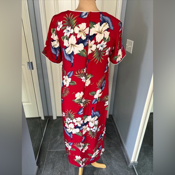 Vintage Iolani Made in Hawaii Red Floral Tropical Hawaiian Dress - Picture 4 of 7